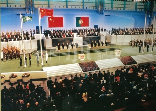 中葡兩國政府舉行澳門政權交接儀式